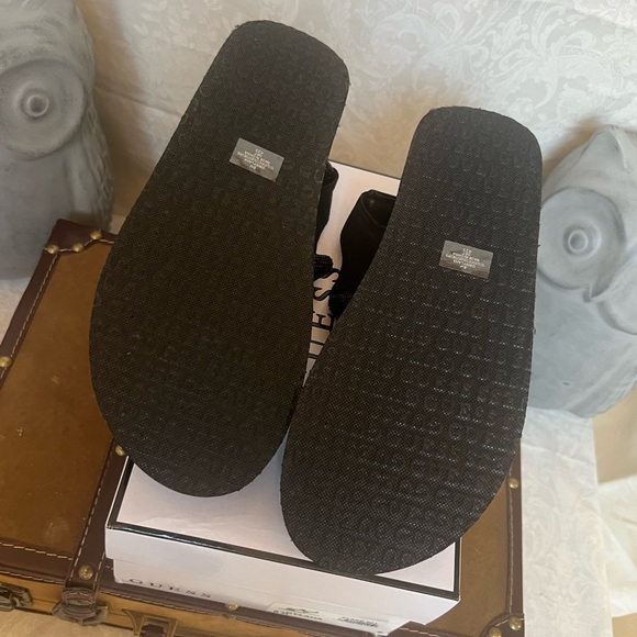 Guess NYLAHA Sandals - Size 8 - Picture 5 of 5